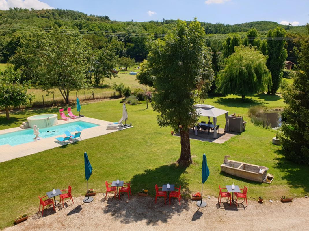 jardin à l'avant de la maison